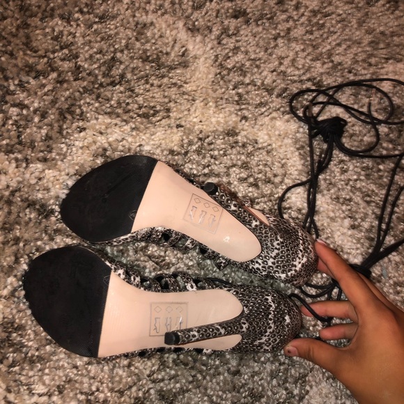 Snake print shoes - Picture 3 of 3